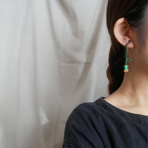 《片耳用》革の糸巻き pierce/earring -Green-