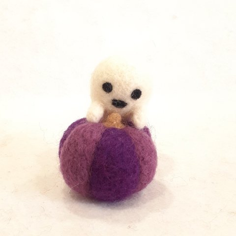 【早割10%オフ】羊毛フェルトのハロウィン飾り　おばけちゃんとかぼちゃ(紫)
