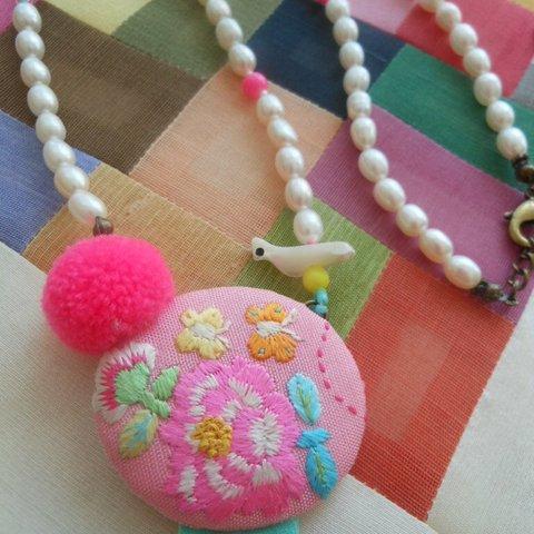 カラフルお花刺繍ネックレス