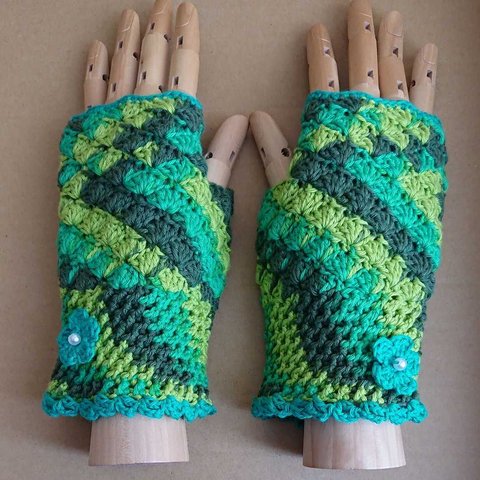 コットン・ハンドウォーマー(抹茶色、緑、深緑の段染め)手袋・手編み・ハンドメイド