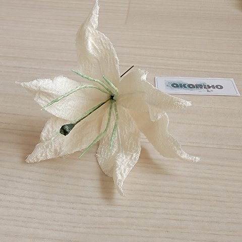 ゆりの髪飾り 花粉なし布の花 正絹 丹後ちりめん　　　完全ハンドメイド