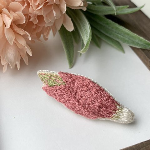 みょうがの刺繍ブローチ