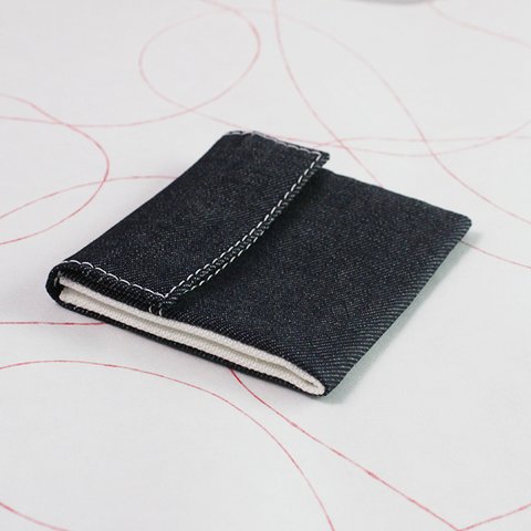 シンプルなデニムの財布