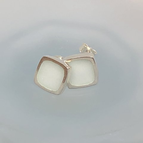 【silver ×七宝焼】Milky White の スクエア シルバー ピアス