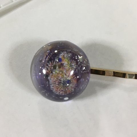 夜空に咲く　華　ヘアピン　レジン