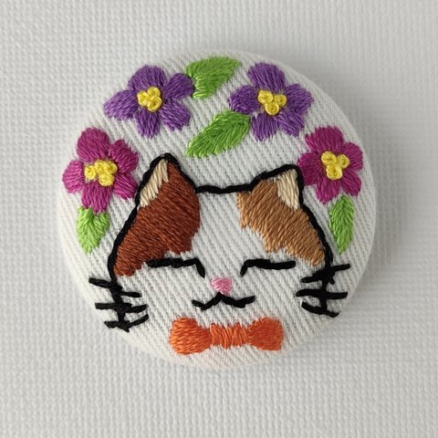 お花とねこちゃんの刺繍ヘアゴム　ハチワレ　秋色