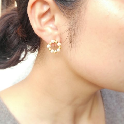 SWAROVSKI Pearl × gold × circle : ノンホールピアス