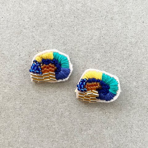 colorful×gold刺繍ピアス