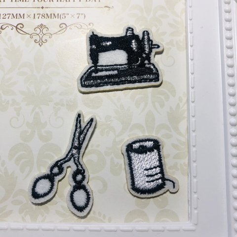 3枚入ミシン スプール はさみ  刺繍ワッペン　アイロンワッペンシールワッペンアイロン　シール両方とも使えるタイプラメつき