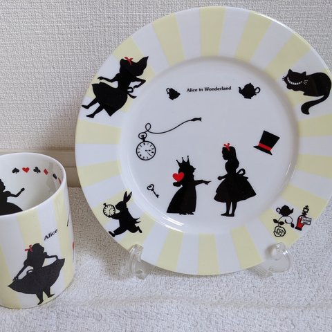 送料込❀ポーセラーツ❀アリス柄プレート&マグカップ