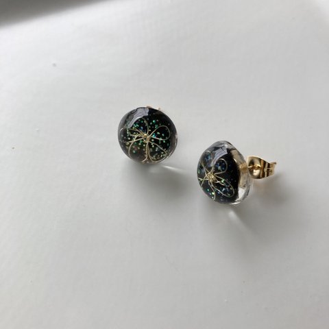 レジンピアス（和柄黒）