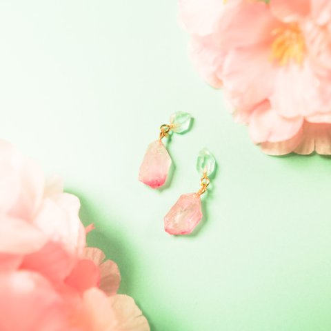 桜🌸な鉱石ピアス 