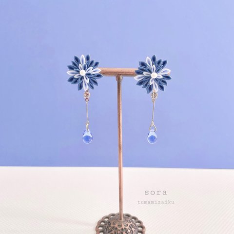 ダリアの揺れるビジュと雫ビーズのピアスorイヤリング＊Blue＊つまみ細工/浴衣／和装／着物