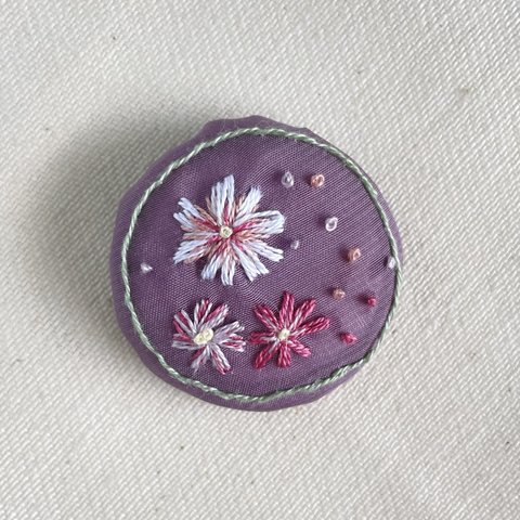 秋の花火　刺繍　くるみボタン　ブローチ　マグネット　ヘアゴム　花火　コスモス　秋桜　花　花柄　ピンク