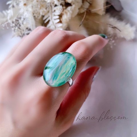 glass oval nuance green ring