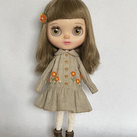 blythe outfit お花刺繍のワンピース(オレンジ色のお花)