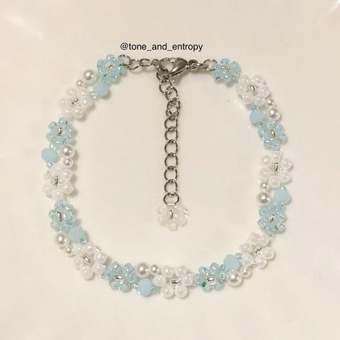 パールを散りばめたビーズブレスレット（パールオーロラブルー） / Pearl and beaded flowers bracelet