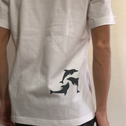 イルカバックプリントtシャツ