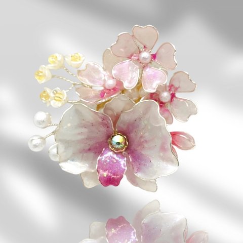 胡蝶蘭 と 桜 のコサージュ ⭐︎ アメリカンフラワー