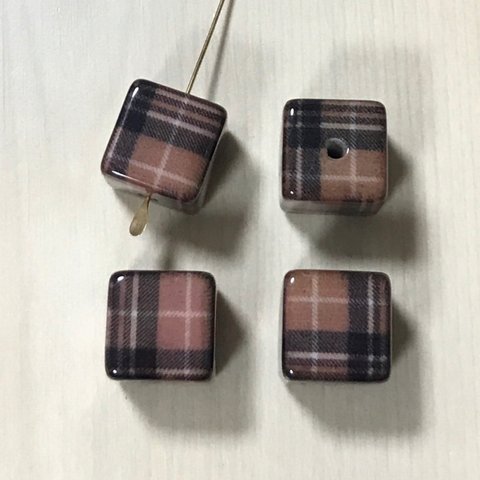 BROWN CHECK CUBE SQUARE BEADS