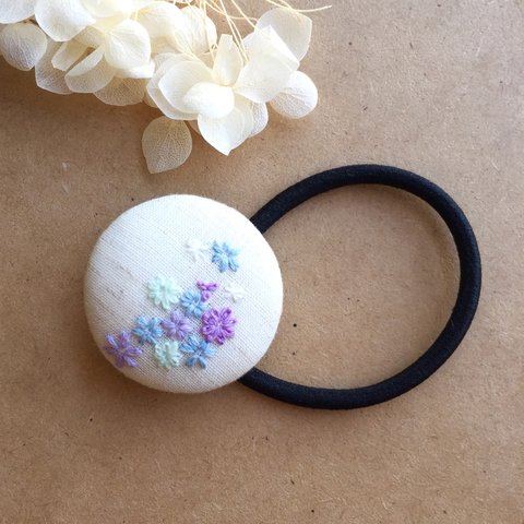 ちいさなお花の刺繍ヘアゴム