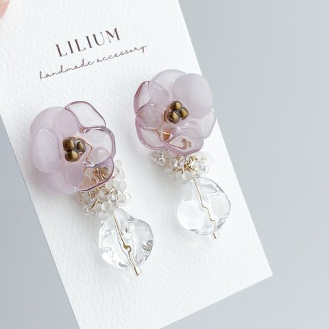 glossy flower  ～lavender～ チャーム付き ピアス/イヤリング 金属アレルギー対応 サージカルステンレス 紫 ピンク 2way