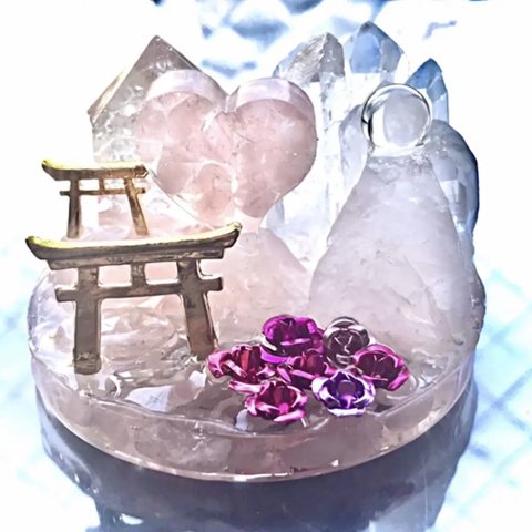 ✨癒しの森の神社✨浄化のオブジェ✨オルゴナイト✨鳥居✨ローズクォーツ　水晶　薔薇