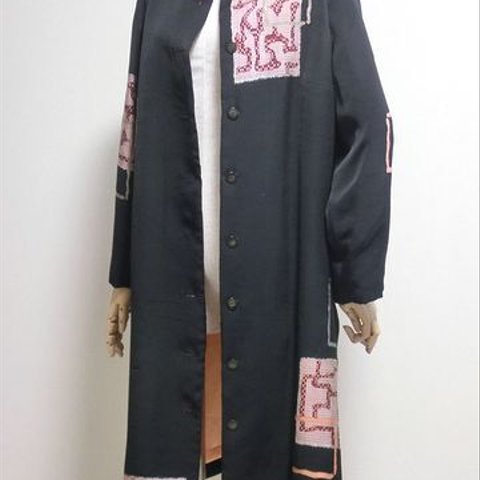 着物リメイク✿黒地に四角模様がはいったお召し着物からのスタンドカラーコート