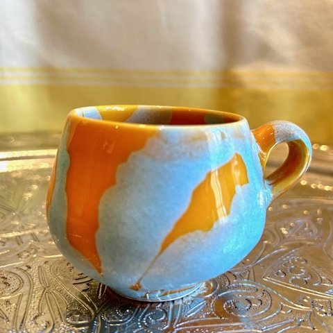 地中海陶器 　ハネンさん　イエロー＆アクアブルーがおしゃれな色合い　マグカップ　ソンラ SLJT
