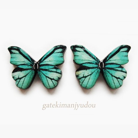 蝶のウッドチタンピアス/孔雀緑