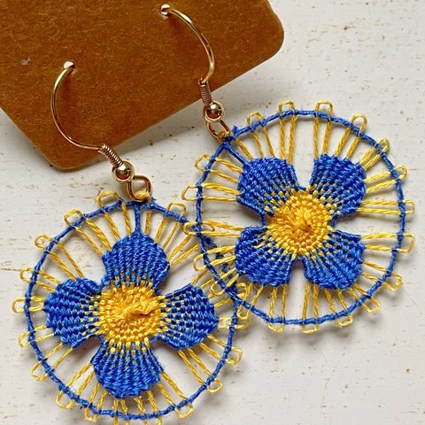 ❁ レース刺繍のアクセサリー ❁ ( Mサイズ )