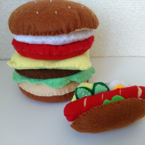 新学期の話題作りに!😊可愛いハンバーガー🍔の小物入れ&ホットドッグ🍞のストラップ