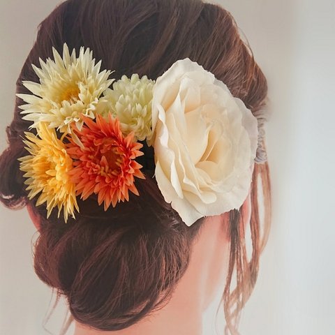 【卒業式謝恩会】白バラとガーベラとピンポンマムミックス の髪飾り       