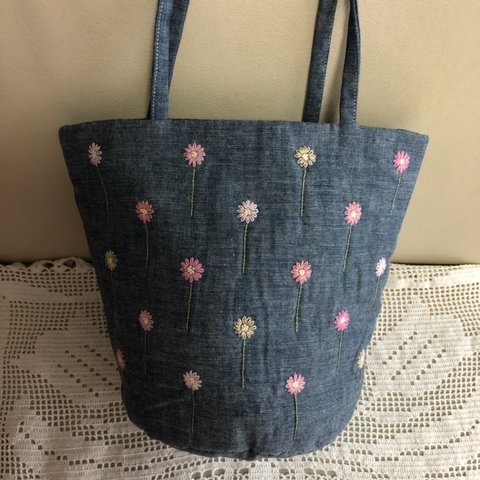 ♪花の刺繍のバケツ型のバッグ（ピンク）