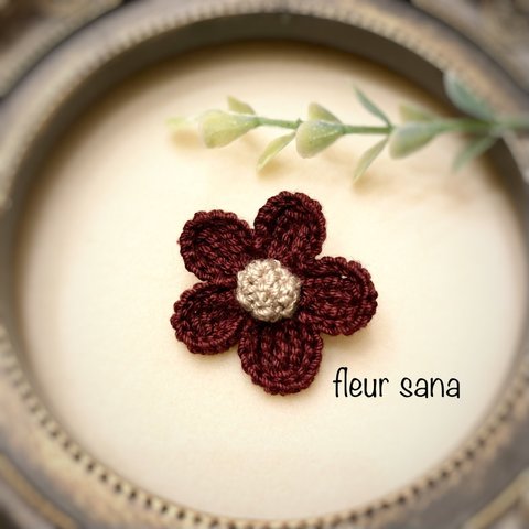 tiny flower  シンプルなお花モチーフのブローチ　burgundy