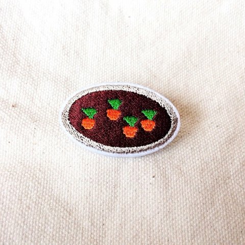 刺繍ブローチ　「にんじん畑」