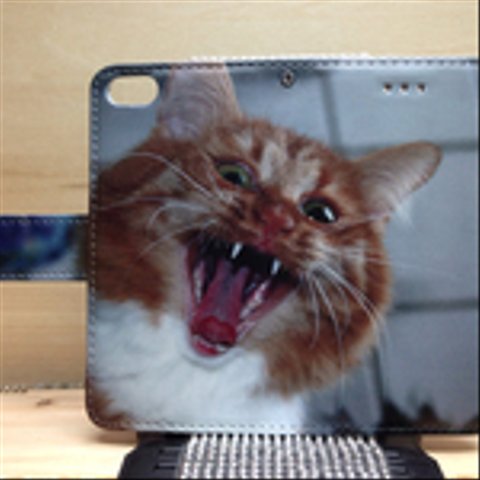 新品送料無料　スマートフォン用手帳型マルチケース　 怒りの猫 