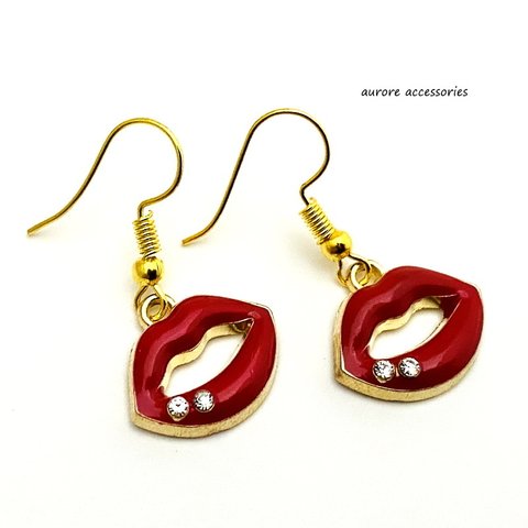 lip pierced earrings　唇　口紅　レッド　赤　個性的