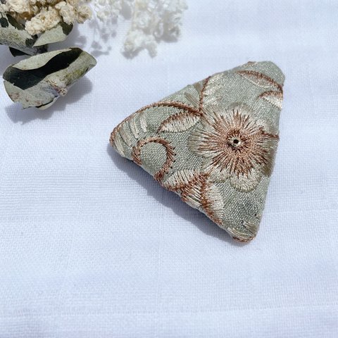 インド刺繍リボンのパッチンピン