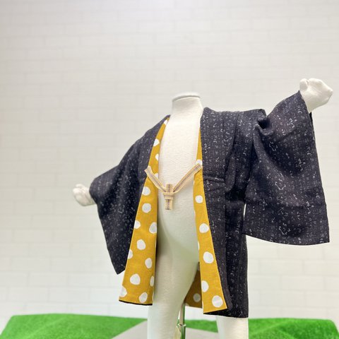 七五三●ベビー和服　羽織H4:　墨色（スミ色）に抽象柄の織り（サイズ60〜90まで）着物地シルクウール