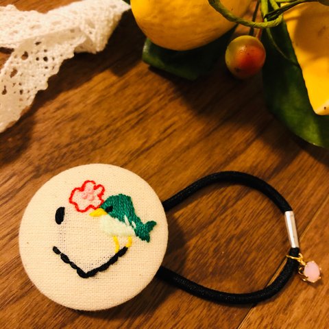 梅と鶯のニコちゃん　【刺繍　ヘアゴム】