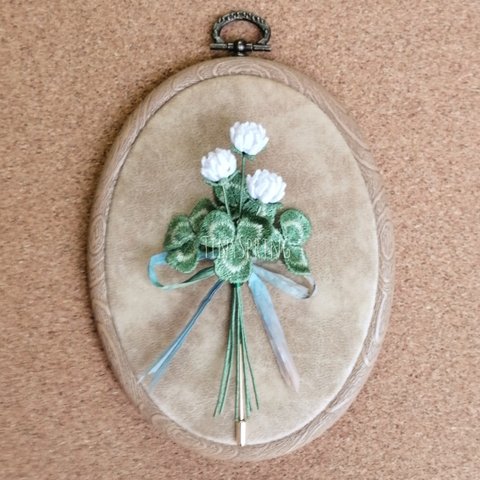 立体刺繍🍀シロツメクサのコサージュ