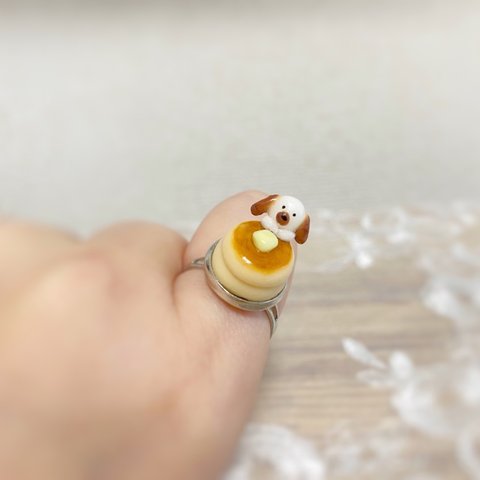 わんこパンケーキリング　　　　　　　　　　　　　　樹脂粘土　ミニチュア　犬　パンケーキ　指輪