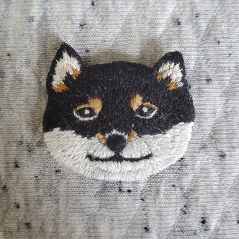 刺繍　黒柴