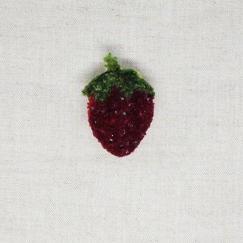 いちごの刺繍ブローチ