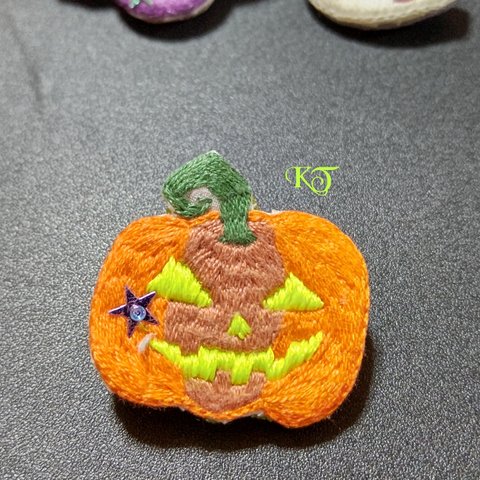 手刺繍ブローチ  ハロウィンかぼちゃ