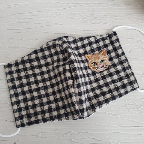 褒められマスク♡再販！猫さん刺繍のギンガムチェックマスク✩.*˚