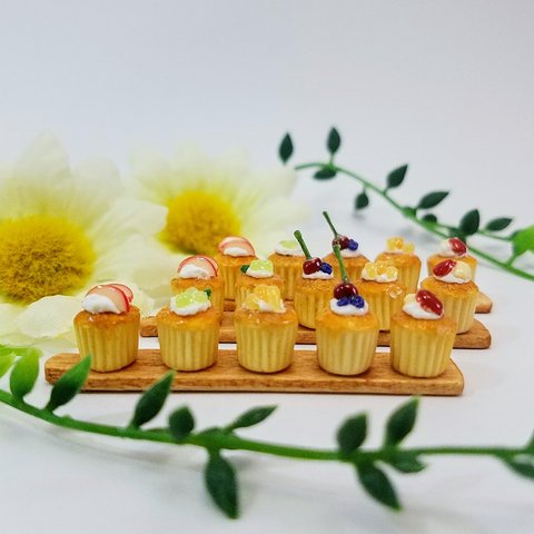 ミニチュアフード♡5種のこんがりフルーツカップケーキ
