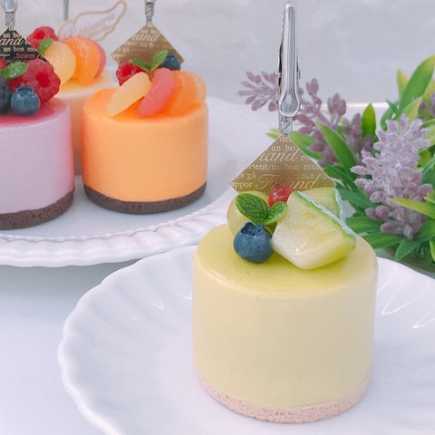 メロン　ムースケーキ　メモスタンド　☆再販☆　 フェイクスイーツ☆ スイーツデコ ☆誕生日☆フェイクケーキ☆メモスタンド☆メロン☆ムース☆クレイケーキ