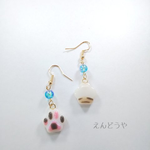 いろんなネコの手ピアス（キジ白）